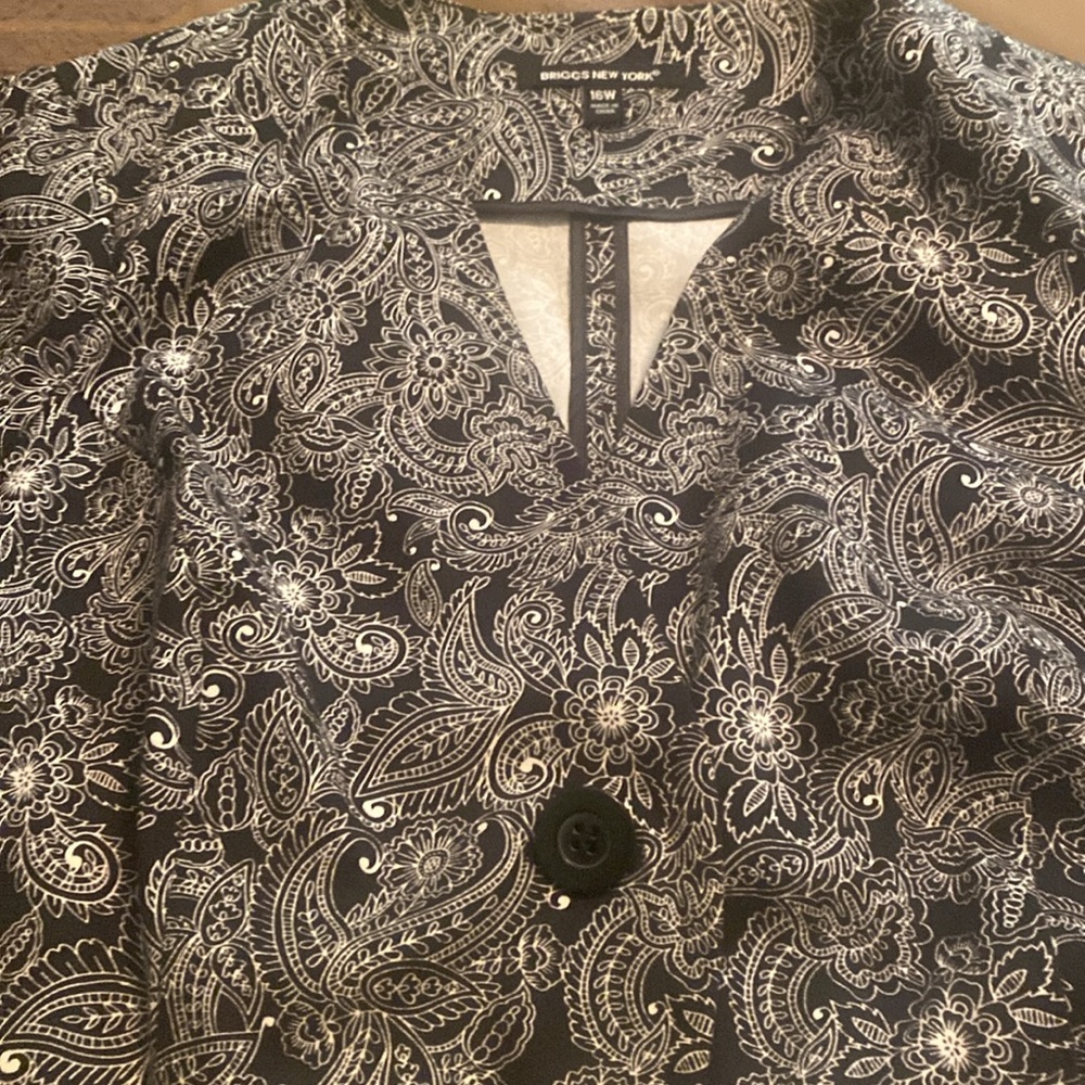 Briggs New York bl/wh paisley jacket, one front button, Sz 16W, unlined, EUC - Picture 6 of 8